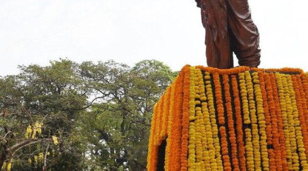 PM pays tribute to Mahatma Jyotiba Phule on his birth anniversary