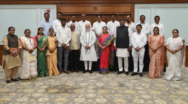 PM meets District Panchayat members from Gujarat