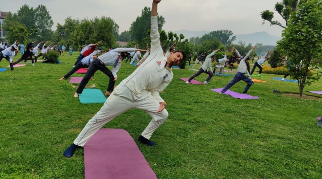 YS&S Srinagar conducts Yoga Activity for ‘Drug Free Srinagar’ under ‘Mission Wapsi’