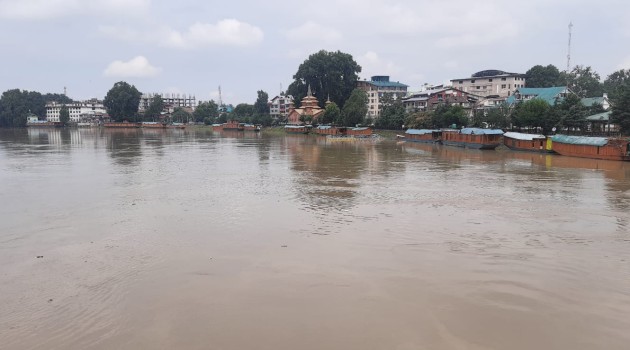 Rains lash parts of Jammu region, mainly dry weather forecast in Kashmir