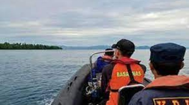 Ship sinks in Indonesia, 13 missing