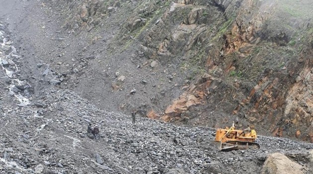 Srinagar-Leh Highway closed after multiple landslides near Zojila Pass