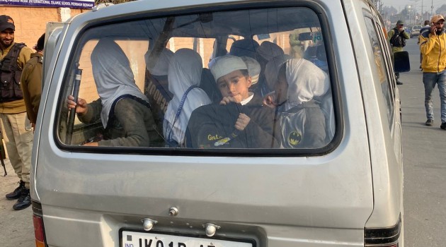 Police Seizes School Van For Overcrowding and Posing Threat to school children in Budgam: Police