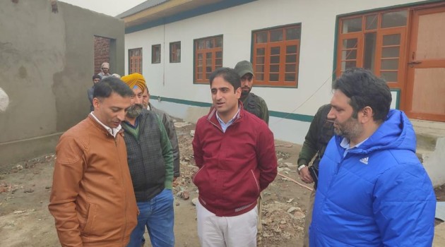 Mayor SMC visits Animal Birth Control Centre, Srinagar