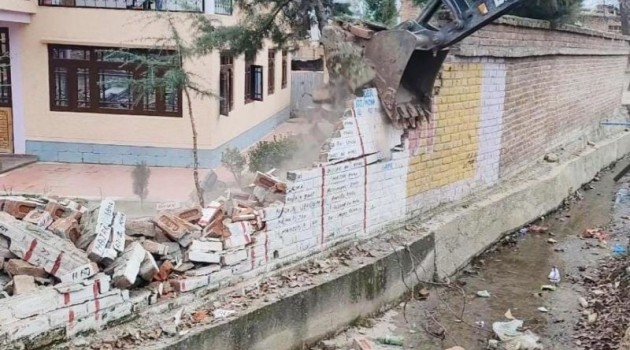 Compound wall of Hizb militant’s house demolished in South Kashmir