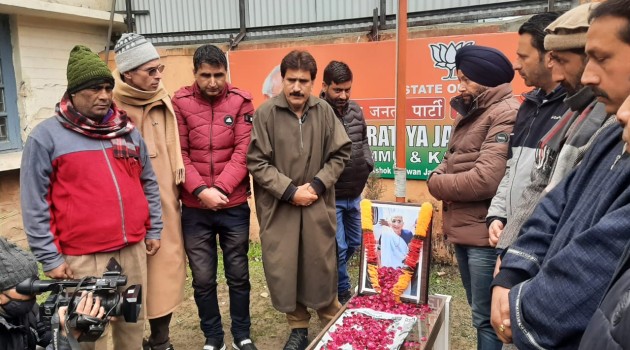 BJP Kashmir unit pays floral tributes to PM Modi’s mother