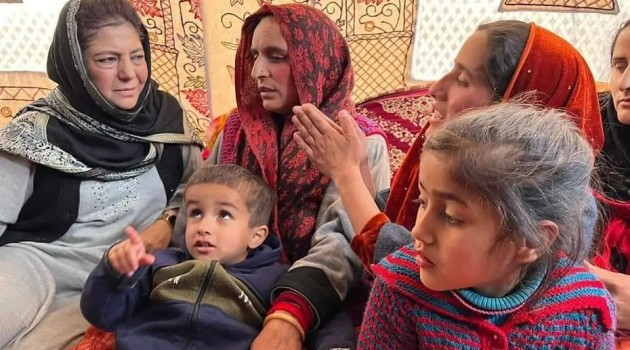 Amid heart wrenching scenes, politicians visit family of slain Kashmir Pandit in Pulwama