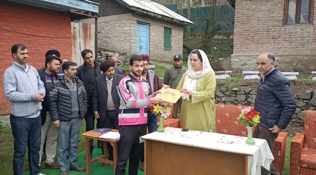 Dr Sehrish Kick starts distribution of beehives, colonies among beneficiaries at Khawjabagh
