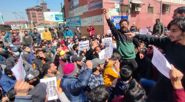JKSSB Job Aspirants Protest in Srinagar, Demand Complete Ban on APTECH Ltd