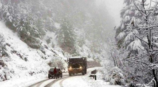 Border town Karnah again cut off due to fresh snowfall