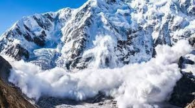 JKDMA Issues Avalanche Warning for 10 Districts in Upcoming 24 Hours