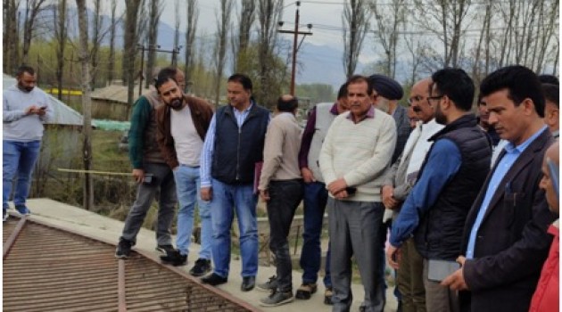 Departments of Jal Shakti and Agriculture join hands to start the irrigation season in Kashmir