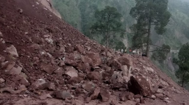 Big landslide closes Reasi-Arnas-Mahore road