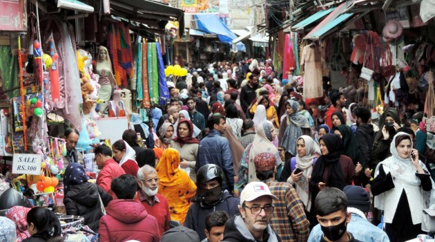 Markets abuzz ahead of Eid festival in Kashmir