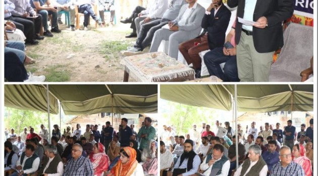 DC Srinagar holds Public Grievance Redressal Camp at Takiya Sangreshi Khimber