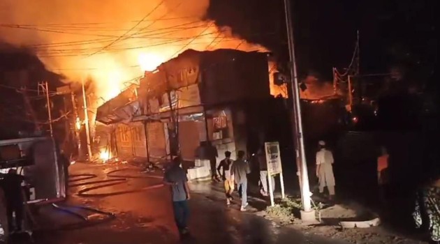 Massive Blaze Destroys Srinagar Shopping Complex