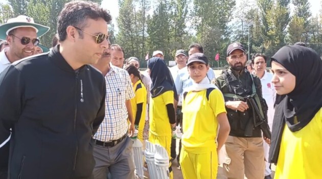 DC Kulgam Inaugurates YSS’s Provincial Level Inter District Cricket Tournament For Girls