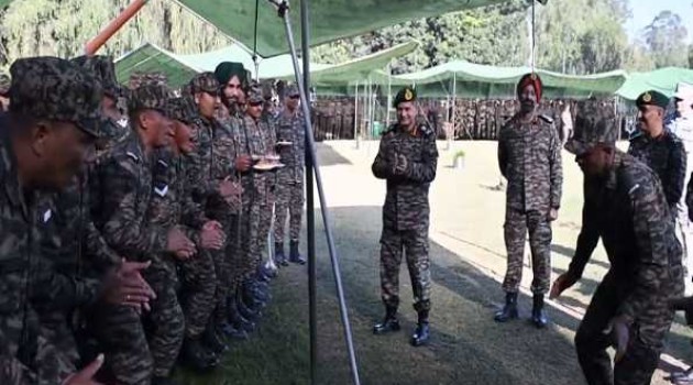 Northern Army Commander celebrates Diwali with troops in Jammu’s Akhnoor