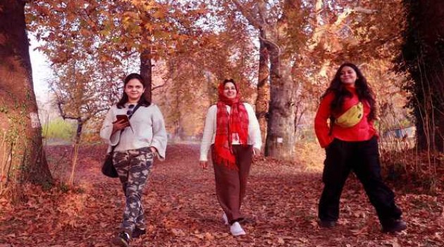 Tourists throng Mughal gardens in Kashmir to witness magical hues of Autumn season