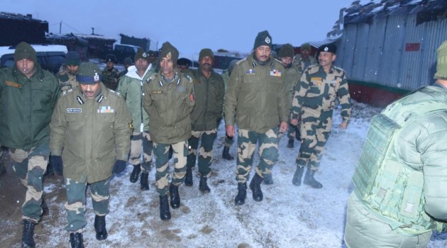 J&K: BSF DG visits forward areas of LoC in Gulmarg to review operational preparedness