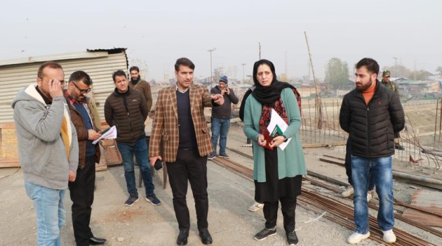 DC Srinagar conducts whirlwind tour of the City; inspects progress of major developmental projects