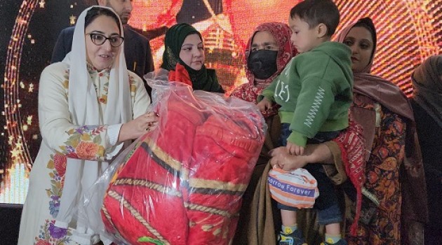 Dr Andrabi inaugurates HRJP Council office, distributes blankets among needy