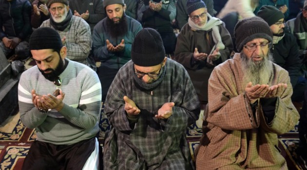 Friday prayers allowed at historic Jamia masjid after 10 weeks