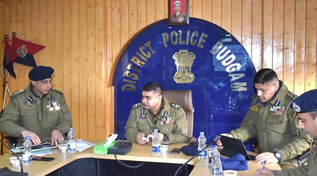 IGP Kashmir visits Budgam, chairs review meeting