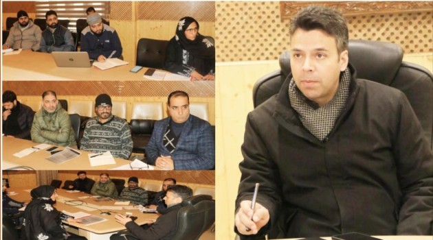 DC Srinagar chairs DLIC meet on implementation of PM Vishwakarma; Accords approval for 295 cases