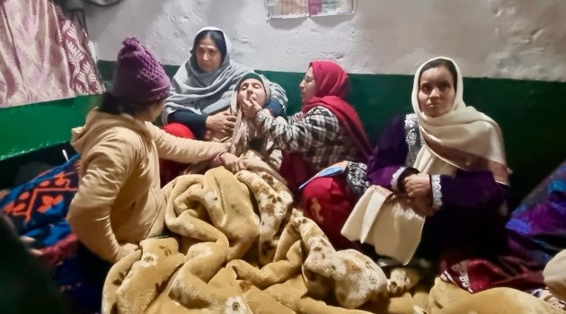Muslims help perform last rites of Kashmiri Pandit in Srinagar