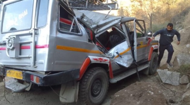 Three injured after vehicle hit by boulder in Ramban