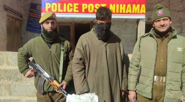 Police arrests notorious drug peddler in Kulgam