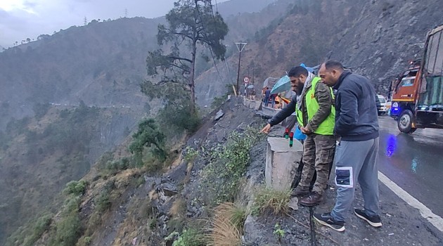 10 dead after cab plunges into gorge in Ramban, rescue ops continue