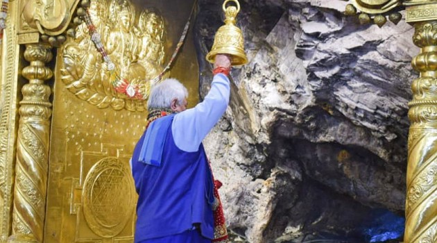 LG Manoj Sinha pays obeisance at Shri Mata Vaishno Devi Shrine