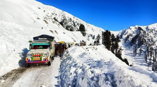 Karnah-Kupwara road closed amid fresh snowfall
