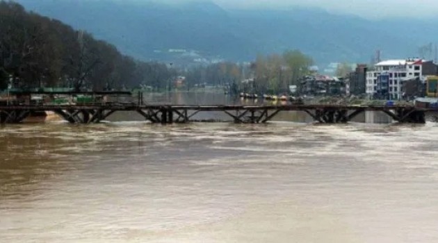 Water level in Jhelum rises near Ram Munshi Bagh, recedes in South Kashmir