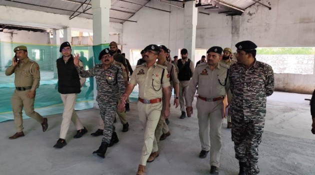 SSP Srinagar visits various camping locations across district ahead of Parliament election