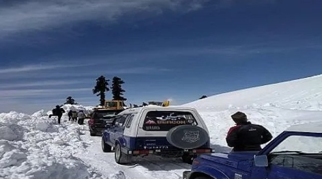 Bandipora-Gurez road closed for traffic amid inclement weather