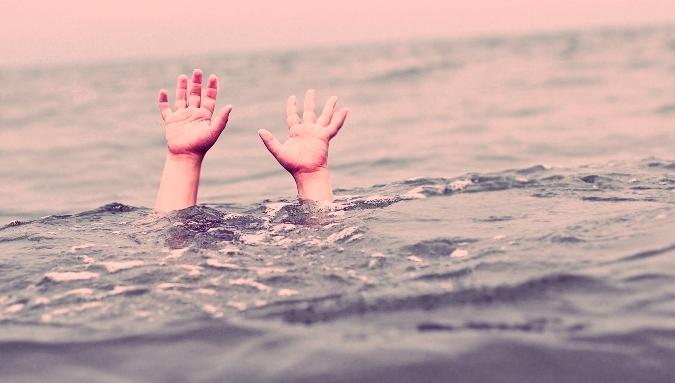 2 minor girls feared dead boy rescued after trio drowned in