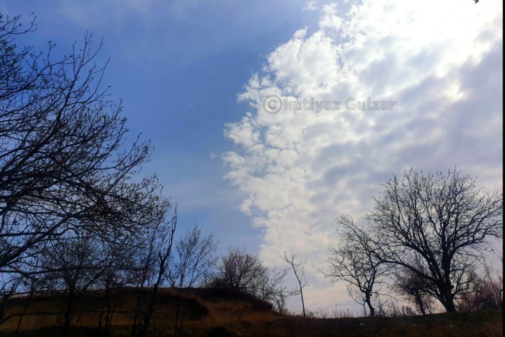 Partly cloudy weather with light rain forecast in J&K | Asian Mail