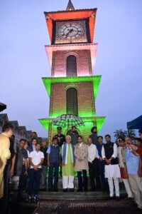 LG Sinha inaugurates renovated Polo View market, says Srinagar to resemble  Mumbai, Delhi