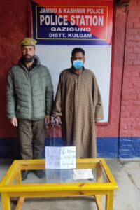 Police arrests notorious drug peddler in Kulgam; Contraband substance ...